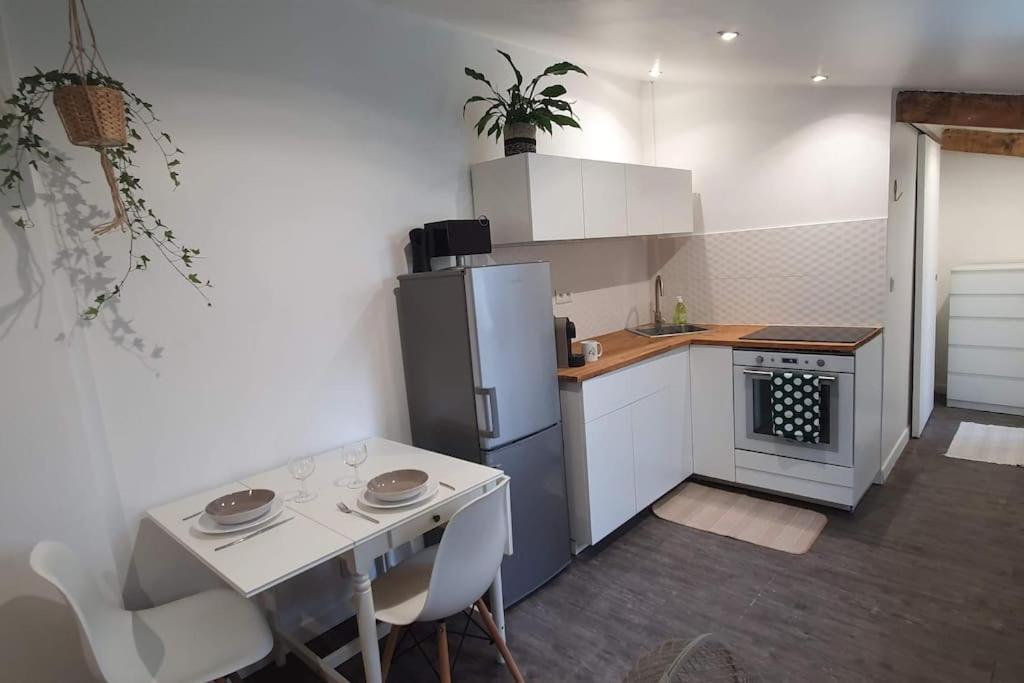 Studio-valentine Climatisee Avec Piscine Chauffee Apartment Marseille