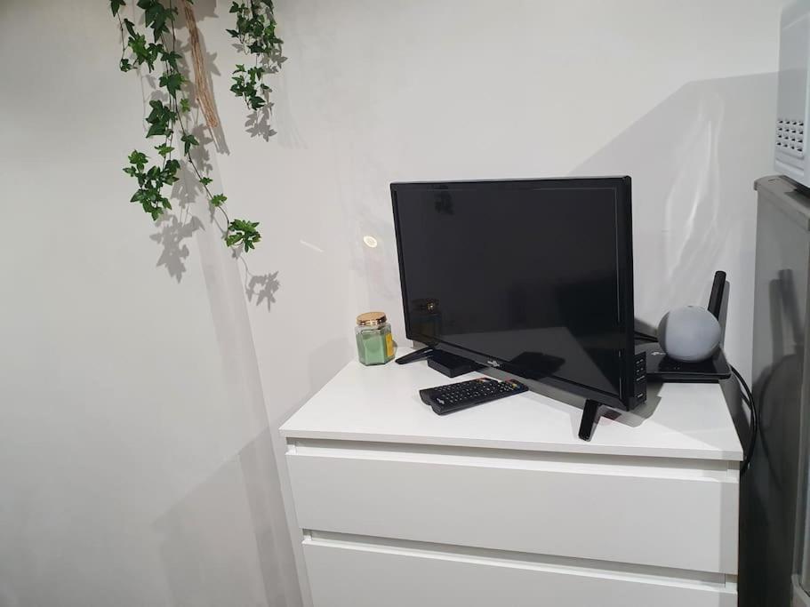 Studio-valentine Climatisee Avec Piscine Chauffee Marseille