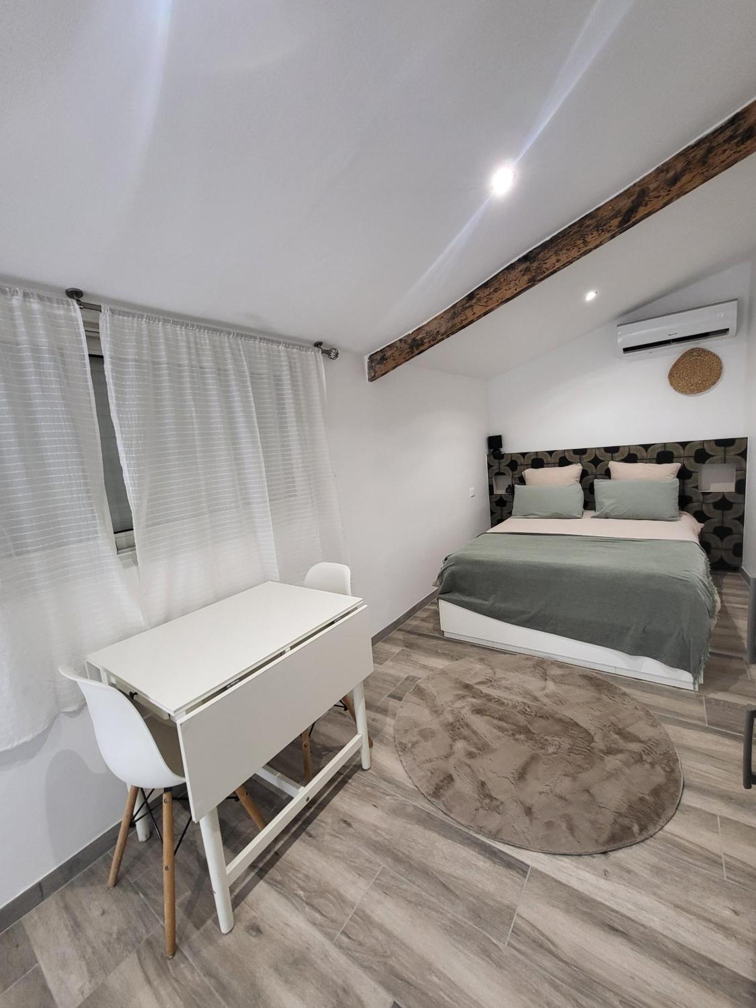 Studio-valentine Climatisee Avec Piscine Chauffee Apartment